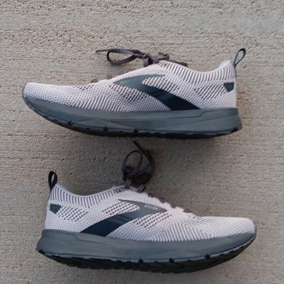 Brooks Revel 5 Gray and Black Sneakers - Picture 6 of 8